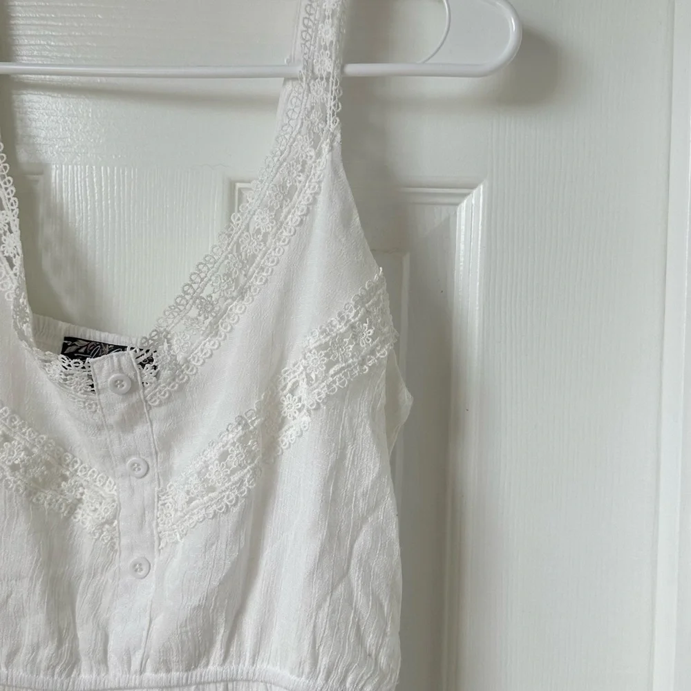 Women’s White Sleeveless Lace-Trim Maxi Dress - Picture 3 of 5